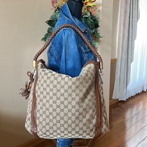 💯 % authentic Gucci shoulder bag